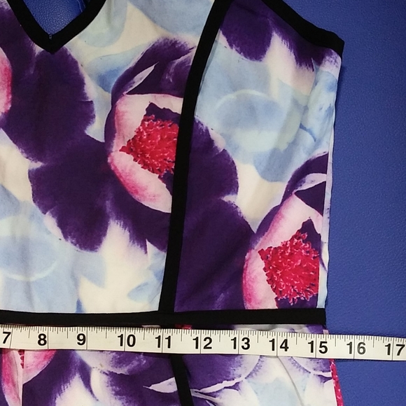 Big bold flower print romper. Size Large, No Brand - Picture 5 of 8
